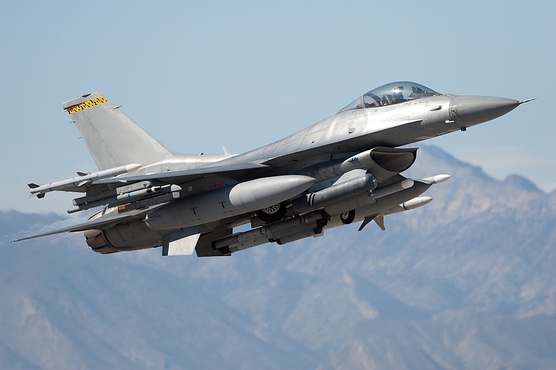 Minden, amit az Ukrajnának szánt F-16-osokról tudni érdemes