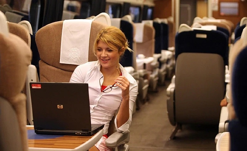 Az ingyenes WiFi-n spórolnának az angol vonatokon
