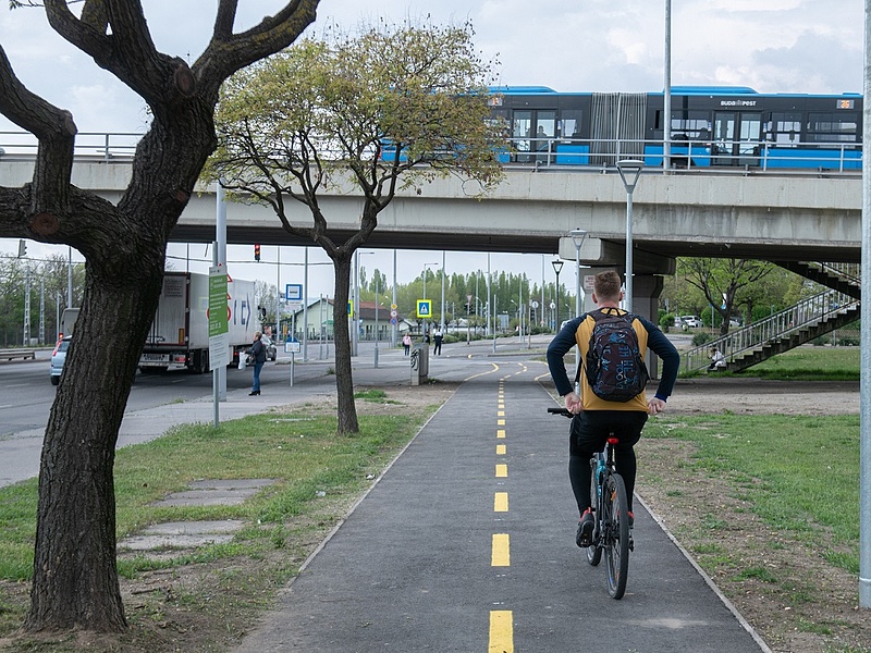 Kerékpársávvá alakítják a metrópótló szükségtelenné vált buszsávját