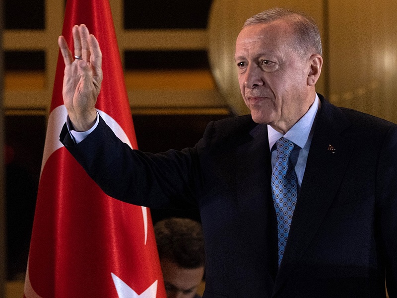 Jól ismert csavarral győzött Erdogan, padlóra is küldte a régóta vergődő lírát
