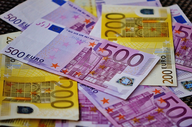Csúcsteljesítmény: megint 370 forint alá süllyedt az euró