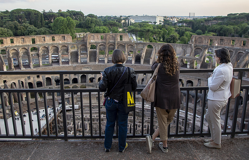 Felliftezhetnek a turisták a Colosseumra, már a legtetejére is fel lehet menni