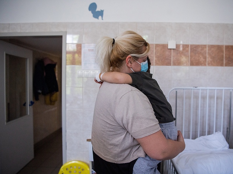 A szőnyeg szélére került Magyarország a beteg gyerekek ellátásában is