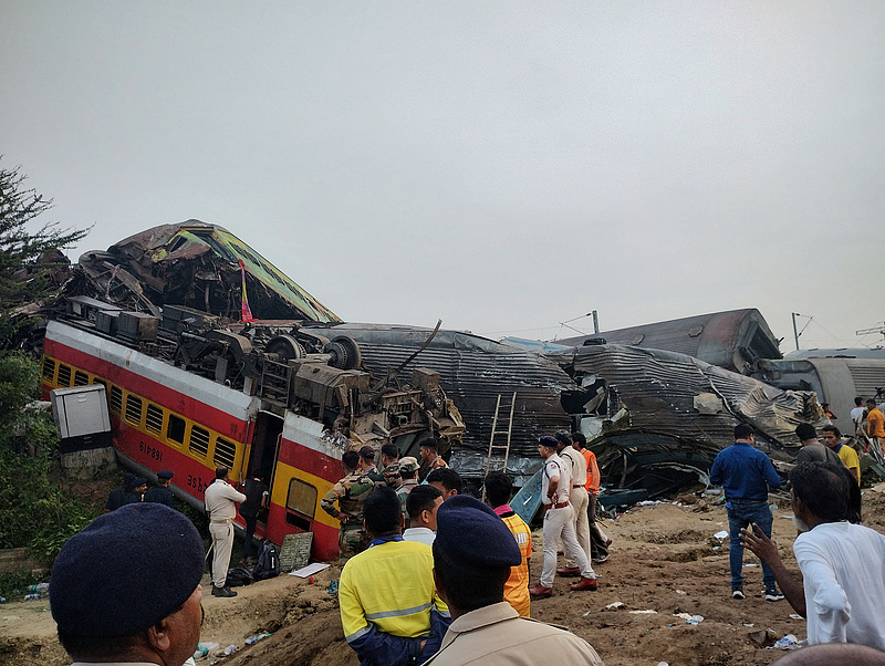 Kiderült: a vasúti jelzőrendszer hibája miatt halt meg majdnem 300 ember Indiában