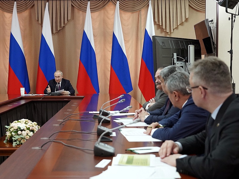 Kamu-Putyin mondott kamubeszédet és elrendelte a hadiállapotot