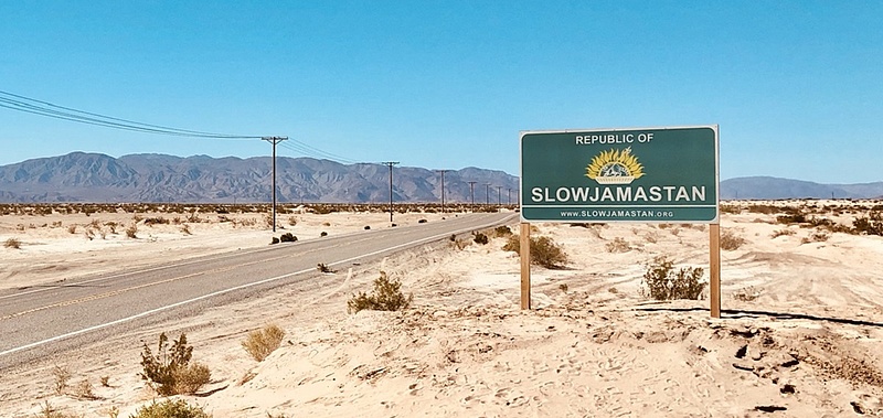 Egy unatkozó Sand Diego-i DJ létrehozta saját szultánságát a kaliforniai sivatagban