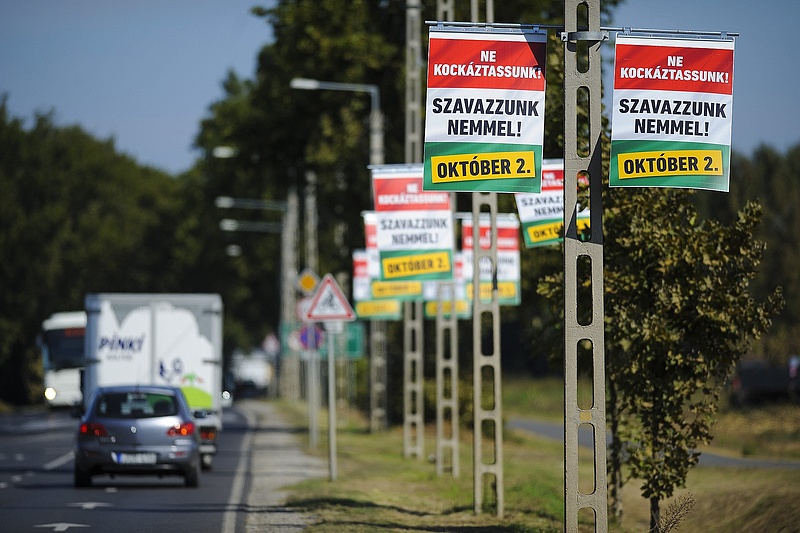 A Fidesz közeli cégeknél maradnak a budapesti lámpaoszlop-reklámok