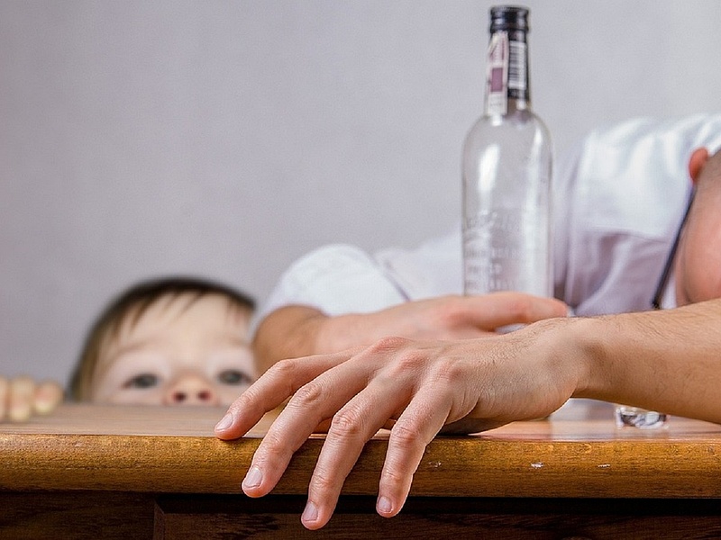Döbbenet, mennyi gyerek nő fel alkoholista családban