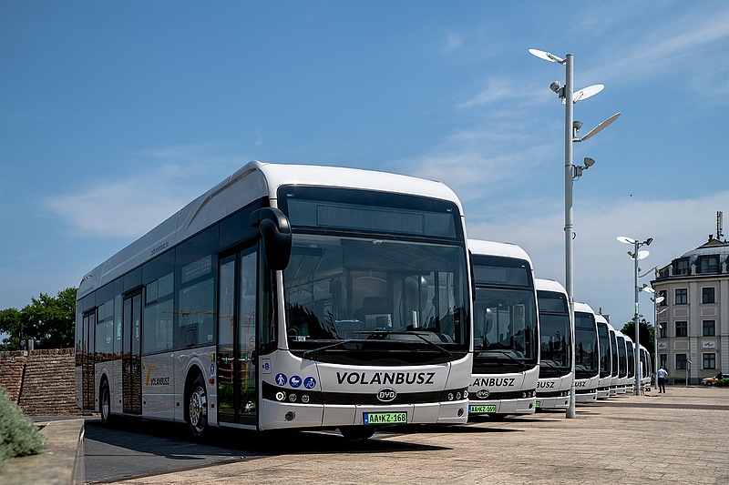 Nagy az öröm Győrben: új elektromos buszok segítik a helyi közlekedést