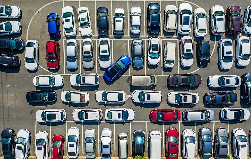 A magyarok idegesítő parkolási szokásairól felmérés készült