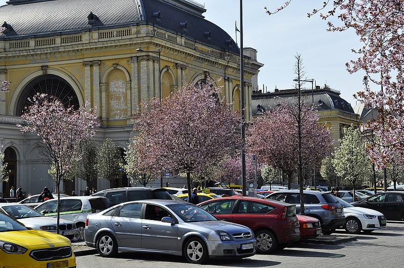 Fizethetünk éjjel-nappal, az év minden napján: újabb parkoló vált fizetőssé Budapesten