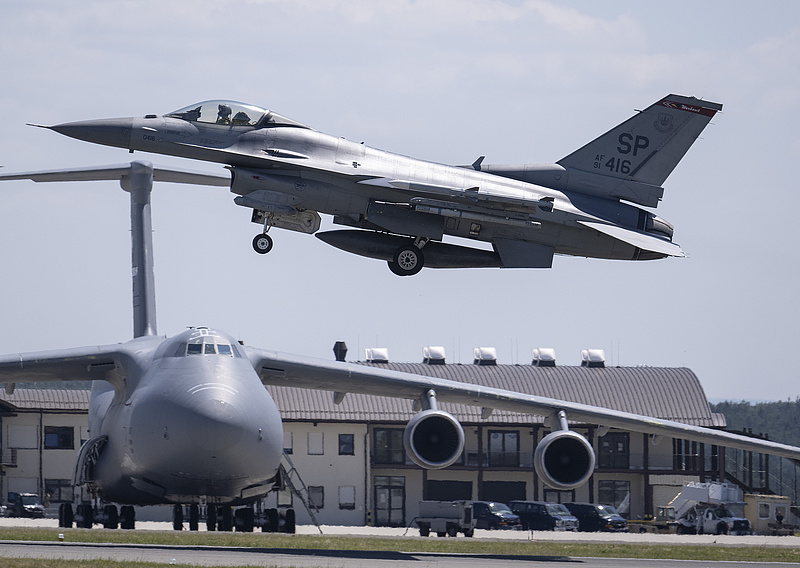 Eldőlt: 19 darab F-16-os vadászgépet ad Dánia Ukrajnának, kiképzik rájuk a katonáikat 