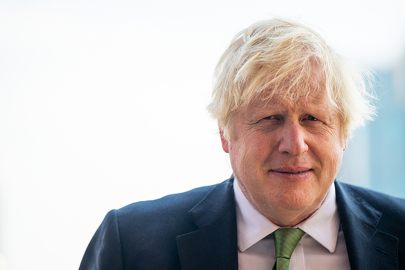 Boris Johnsonnak nem jutott eszébe a PIN-kódja, a kormány kisegítette: megadták a nyomozóknak