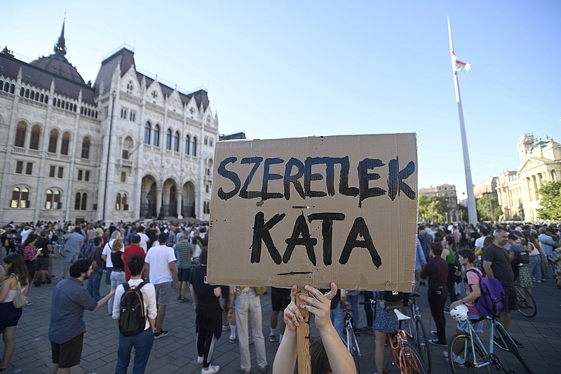 Győzött az „aki nem dolgozik, ne is egyék"- mentalitás, felmérték a magyar szavazókat