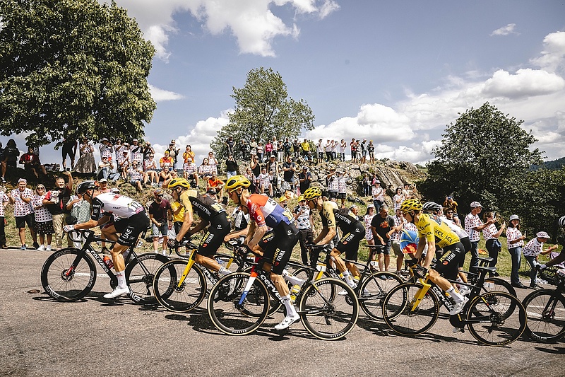 A Tour de France-on traffipax vette célba a mezőnyt
