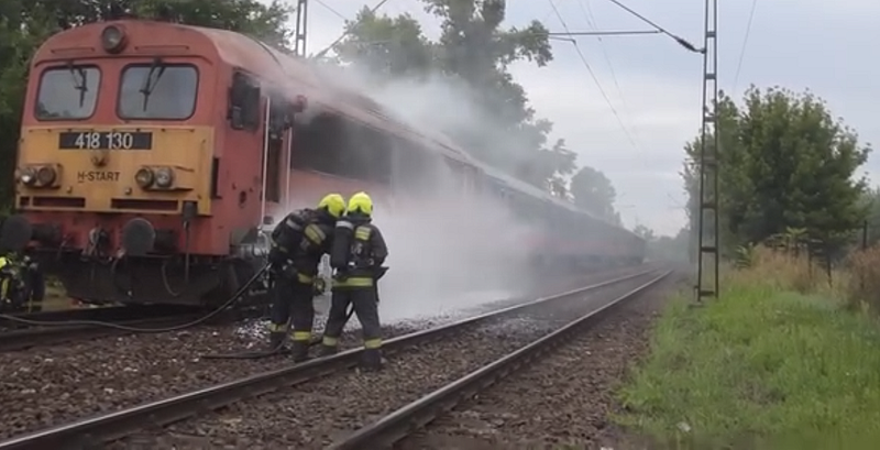 Kigyulladt egy dízelmozdony Zugló és Kőbánya között, videón a tűzeset