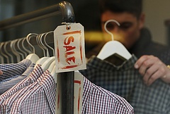 Súlyos árat fizetünk a divatért: rákot okozhat a mérgező ruhanemű