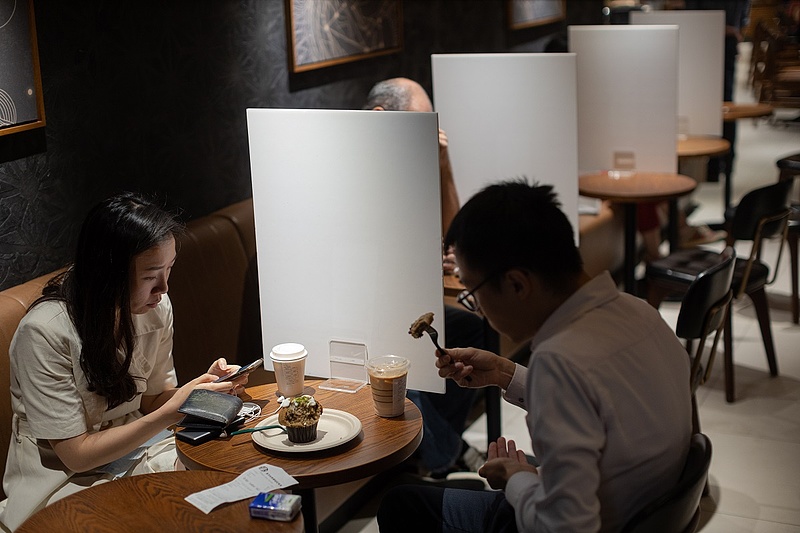 Isszák a kínaiak a kávét, mint a vizet: így lett nyereséges a Starbucks