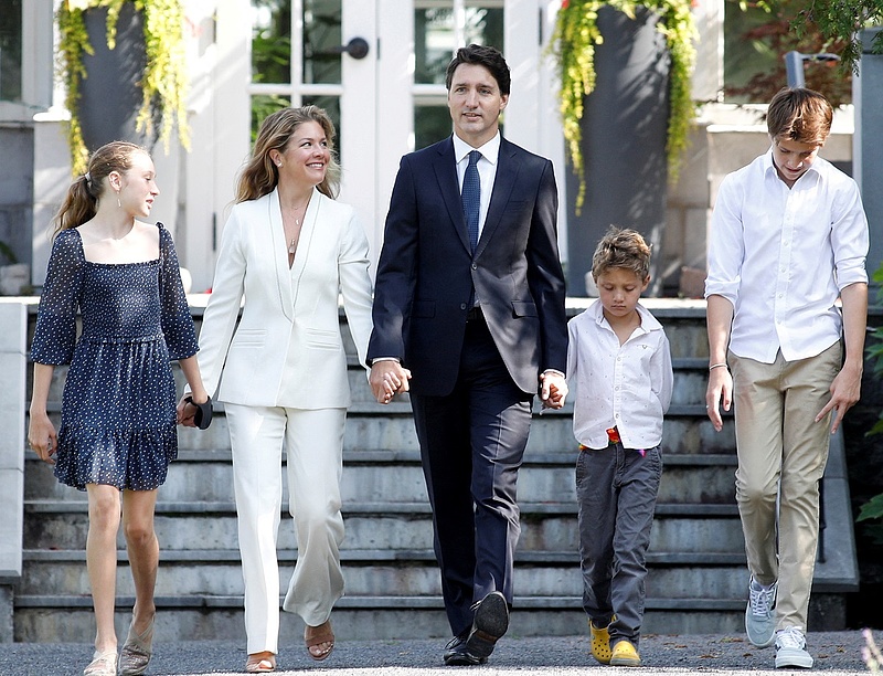 Justin Trudeau válik, de azért a feleségével megy vakációzni