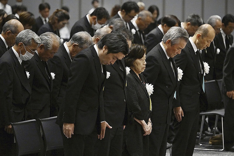 Főhajtás az áldozatok előtt: 78 éve dobták le az atombombát Nagaszakira