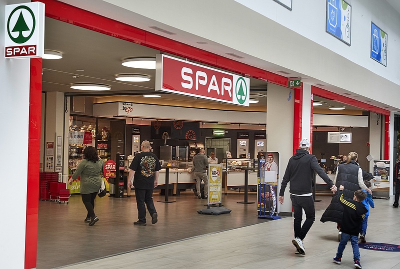 Jó hír a Spar dolgozóinak: megállapodás született a béremelésről
