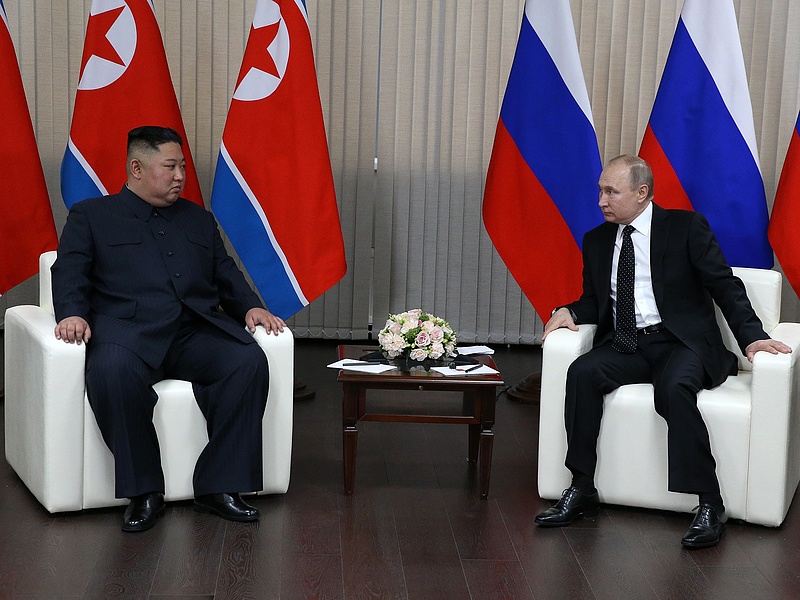 Szerelmes levelet váltott Putyin és Kim Dzsong Un