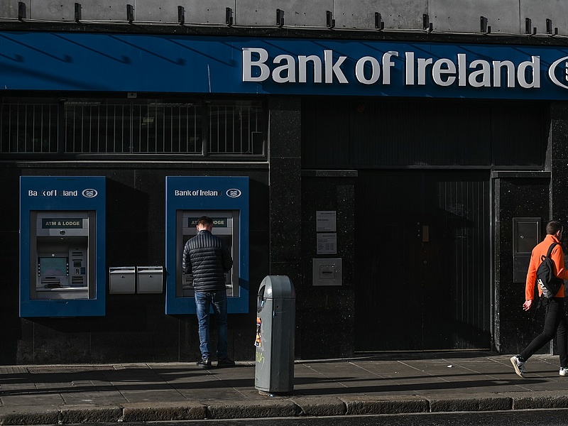 Véletlenül „ingyen” pénzt adtak a Bank of Ireland automatái