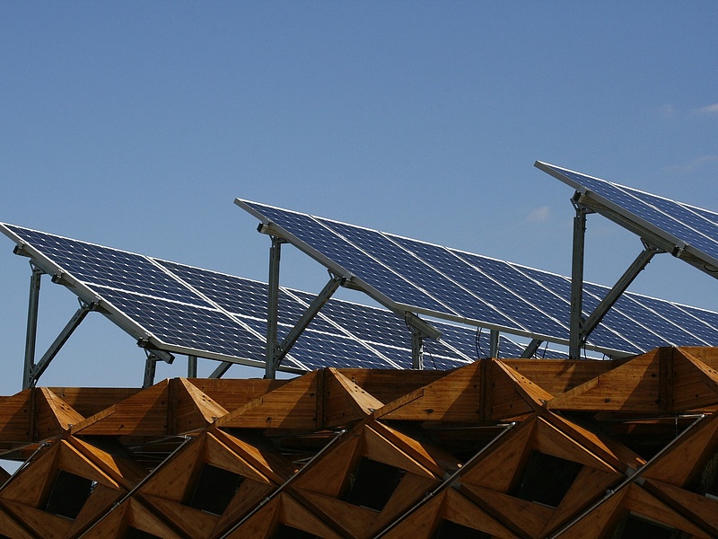 Kétszázezer napelemes háztartást érinthet az új szabályozás