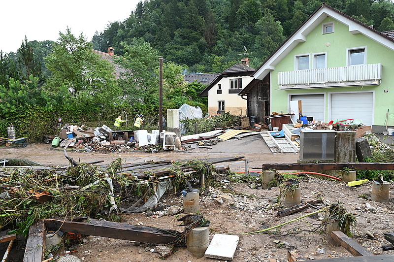 Több mint 2,2 millió euróval segíti a szlovéniai árvízkárosultakat az OTP