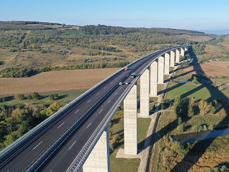 Ha a hétvégén a Balatonra menne, vigyázzon: lezárják az ország legnagyobb hídját