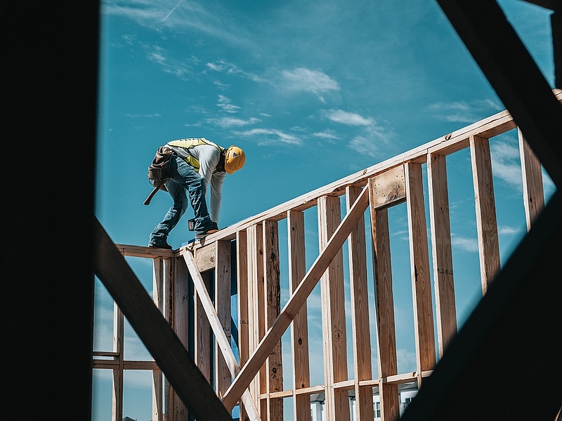 Csak azért nőtt a foglalkoztatási ráta, mert több tízezer magyar külföldre ment dolgozni