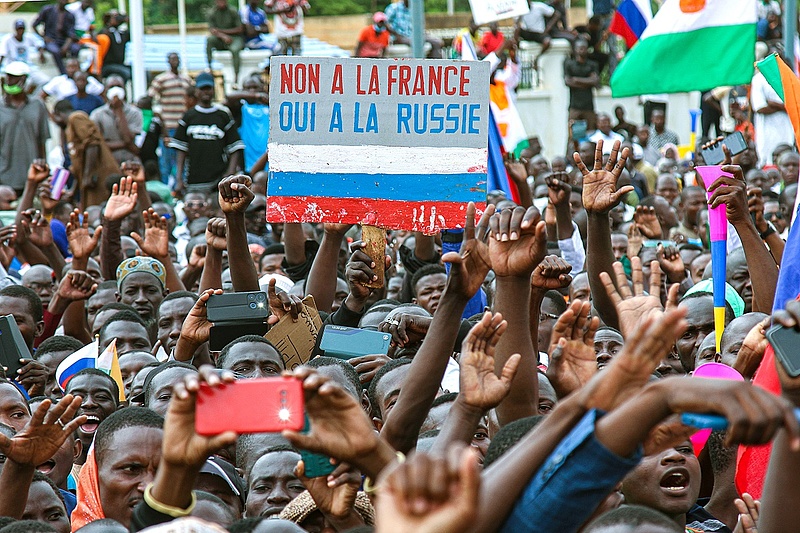 Nigeri válság: kiutasították a francia nagykövetet