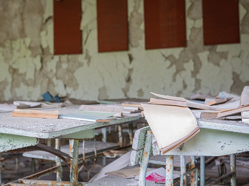 Már 1300 iskolát bombáztak le az oroszok Ukrajnában, sokan a tananyagot is elfelejtették
