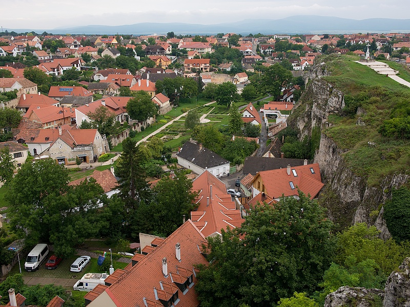 A balatoni nyaraló-őrület az égbe tolja Veszprém környékének ingatlanárait is