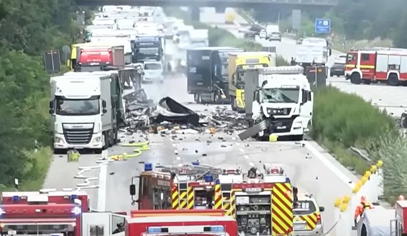 Földrengést okozott két kamion ütközése az A2-esen – videó!