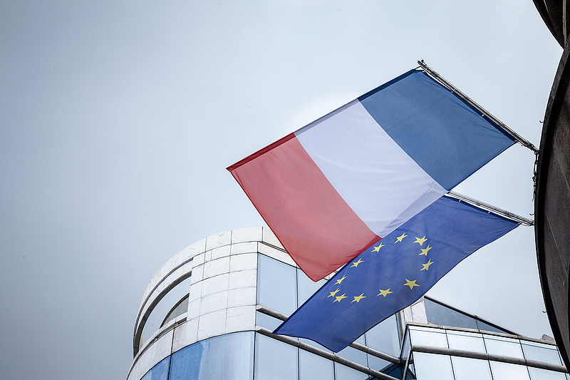 Franciaország európai segítséggel törekszik nagyhatalmi pozíciója prolongálására