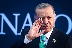 Csúcstalálkozó Szocsiban: elhozná a békét Erdogan