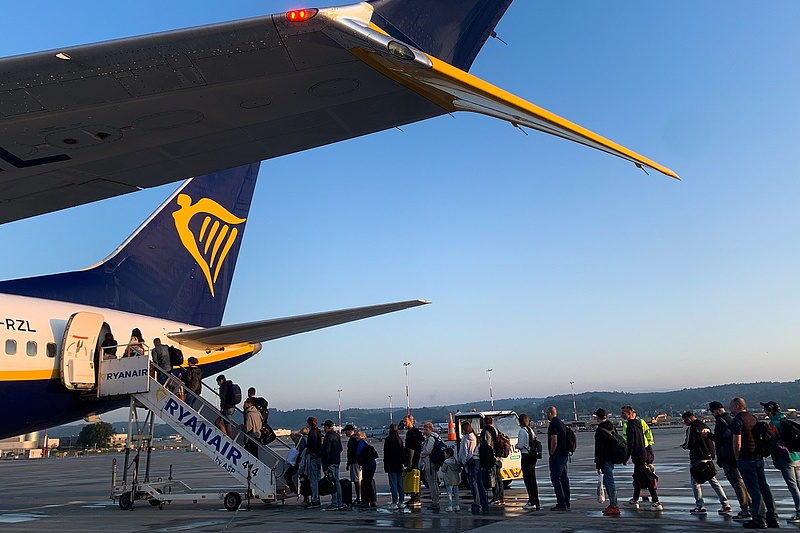 Már a Kúria ítélte el a Ryanairt: súlyos százmilliókat fizethet