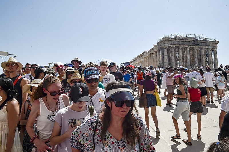 Görögországban is belefáradtak a turistahordákba, drasztikus lépésre szánták el magukat