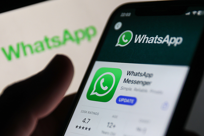Újabb országban int be a WhatsAppnak az Apple 