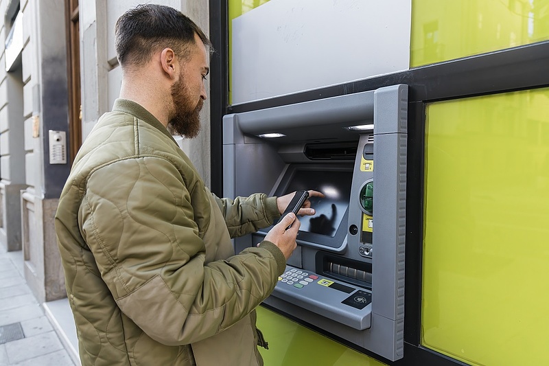 Nemcsak az ATM kevés: az ingyen felvehető készpénz is
