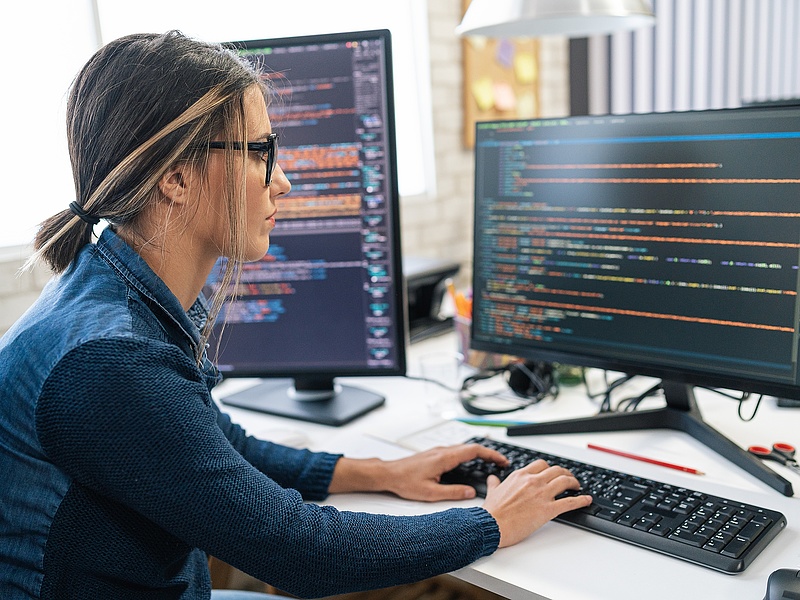 Közel másfél millió forintot keresnek a külföldre dolgozó magyar ...