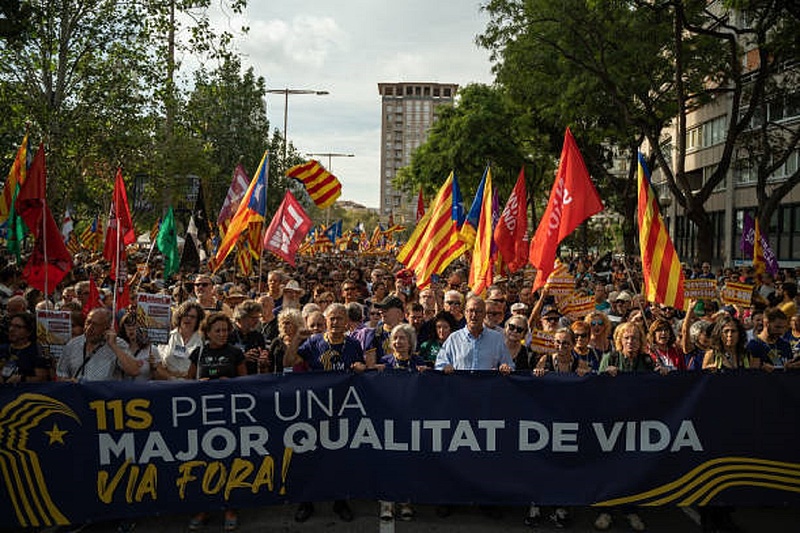A katalánok ismét mozgolódnak, Barcelonában ezrek követelték az elszakadást Spanyolországtól