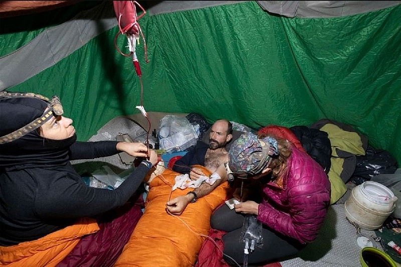 58,5 órás mentés: magyar segítséggel hozták felszínre az amerikai barlangászt Törökországban