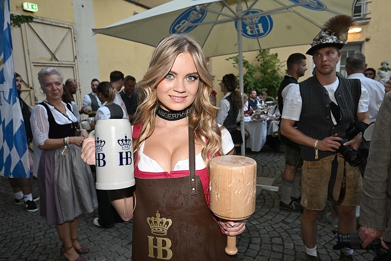 Itt az Oktoberfest: szombat délben verik csapra az első hordó sört Münchenben