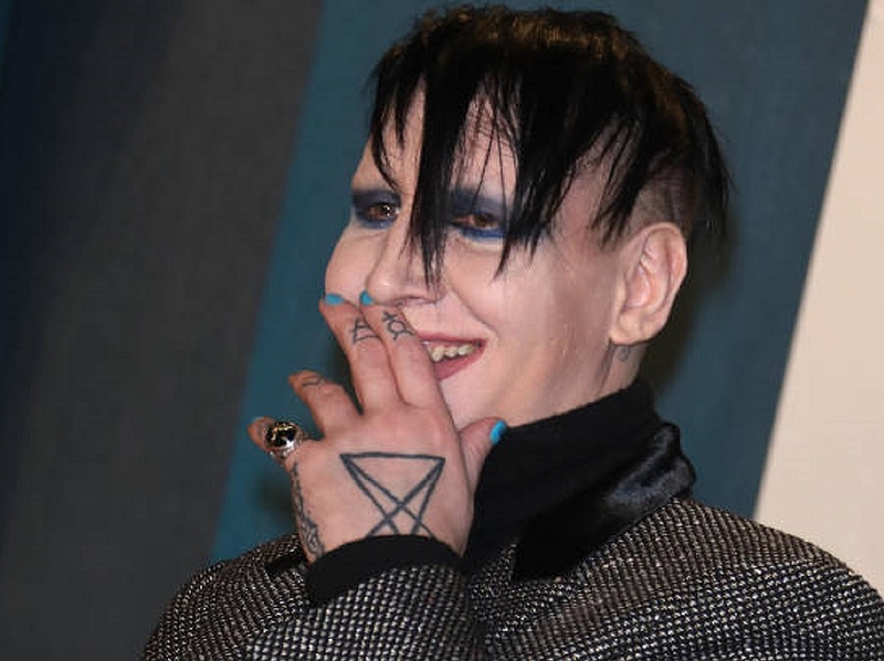 Egy gusztustalan fikázásért félmillió forintnyi büntetést róttak ki Marilyn Mansonra