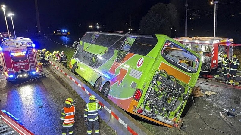 Halálos buszbaleset történt Ausztriában