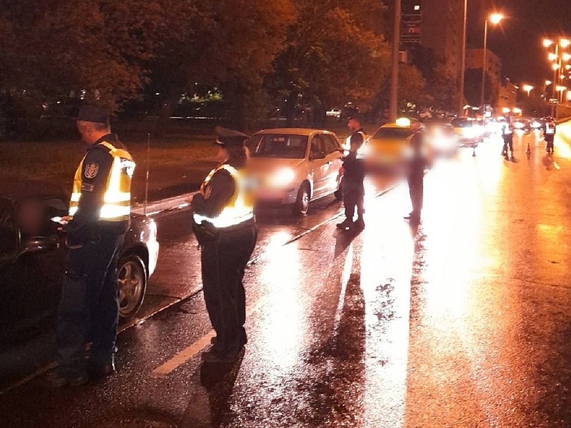 Száz gyorshajtót és 31 bepiált sofőrt fogtak a rendőrök a budai éjszakában