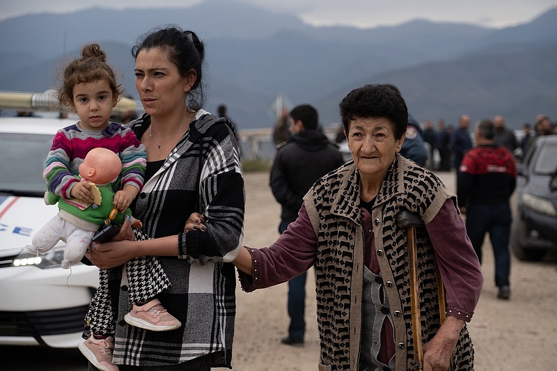 Tízezrével menekülnek az örmények Hegyi-Karabahból