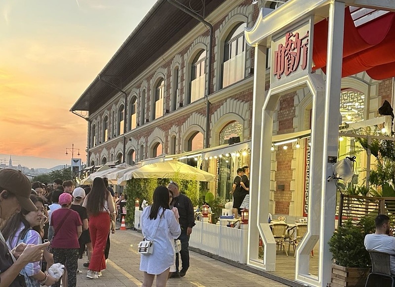 Százmilliók követik hétről-hétre Budapest leghíresebb „Kínai Éttermét”
